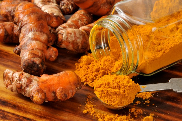 Fresh and ground turmeric